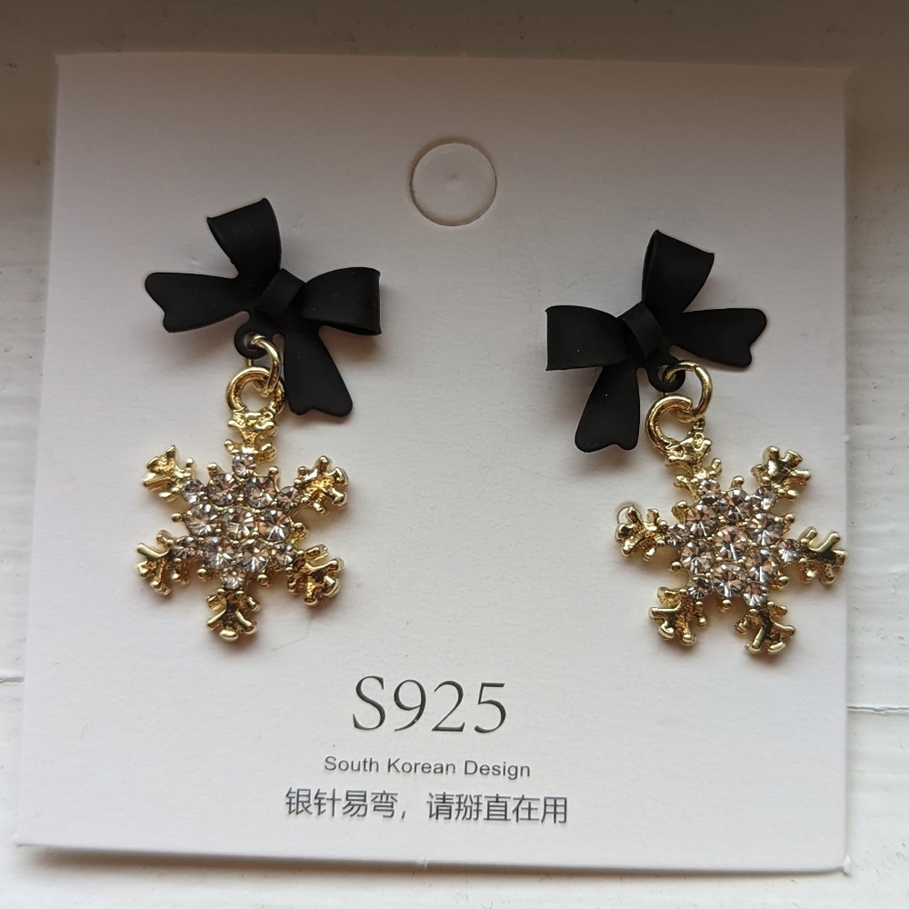 Earrings - Snowflake/bow